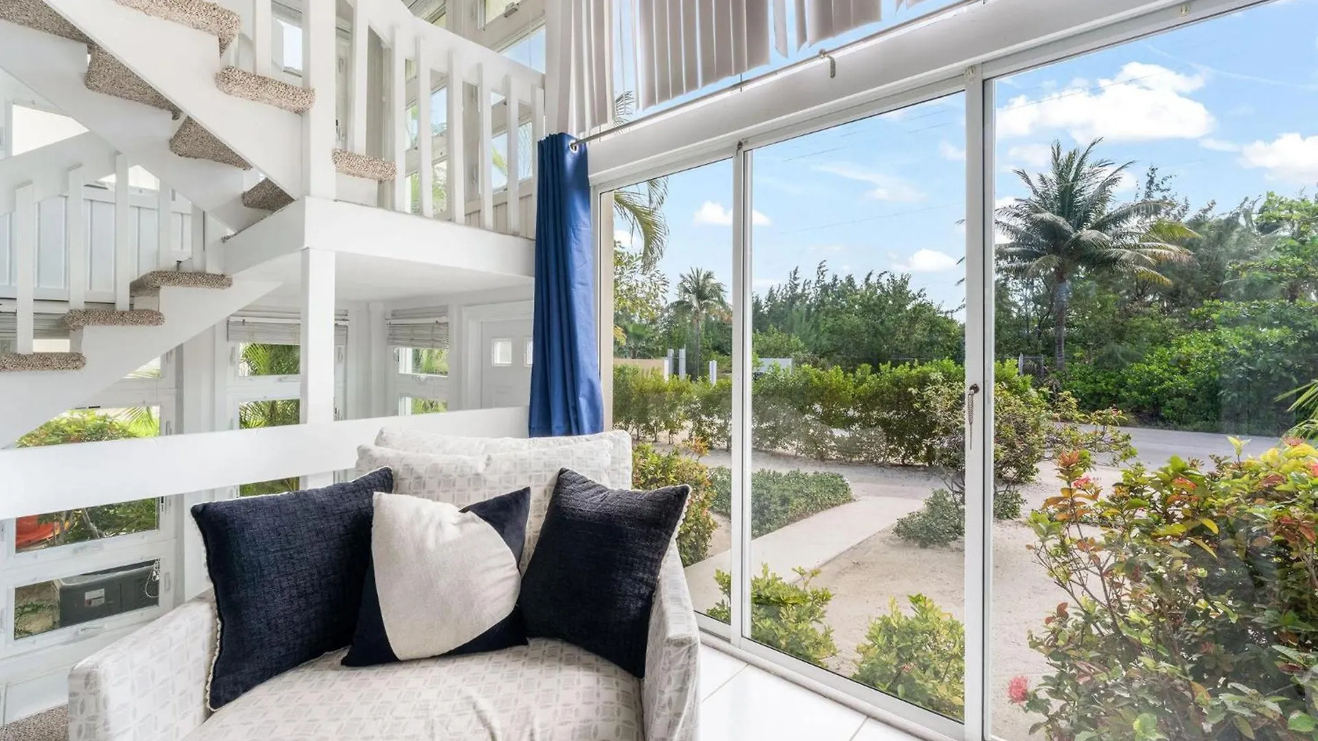 Island House #16 At Rum Point Driftwood Village
